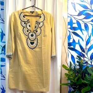 NWOT Women’s Aakaa Embroidered Sequin Tunic Top Size Medium
